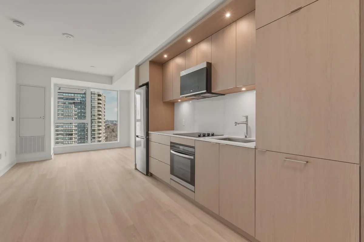 25 Cordova AVE #1802, Toronto W08, ON M9A 0E5