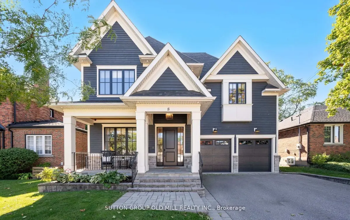 8 Cumberland DR, Mississauga, ON L5G 3M6