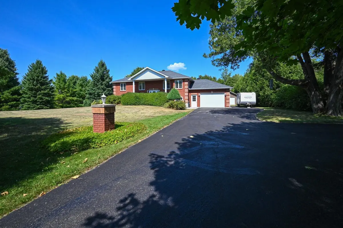 156 Bay RD, Rideau Lakes, ON K0G 1L0