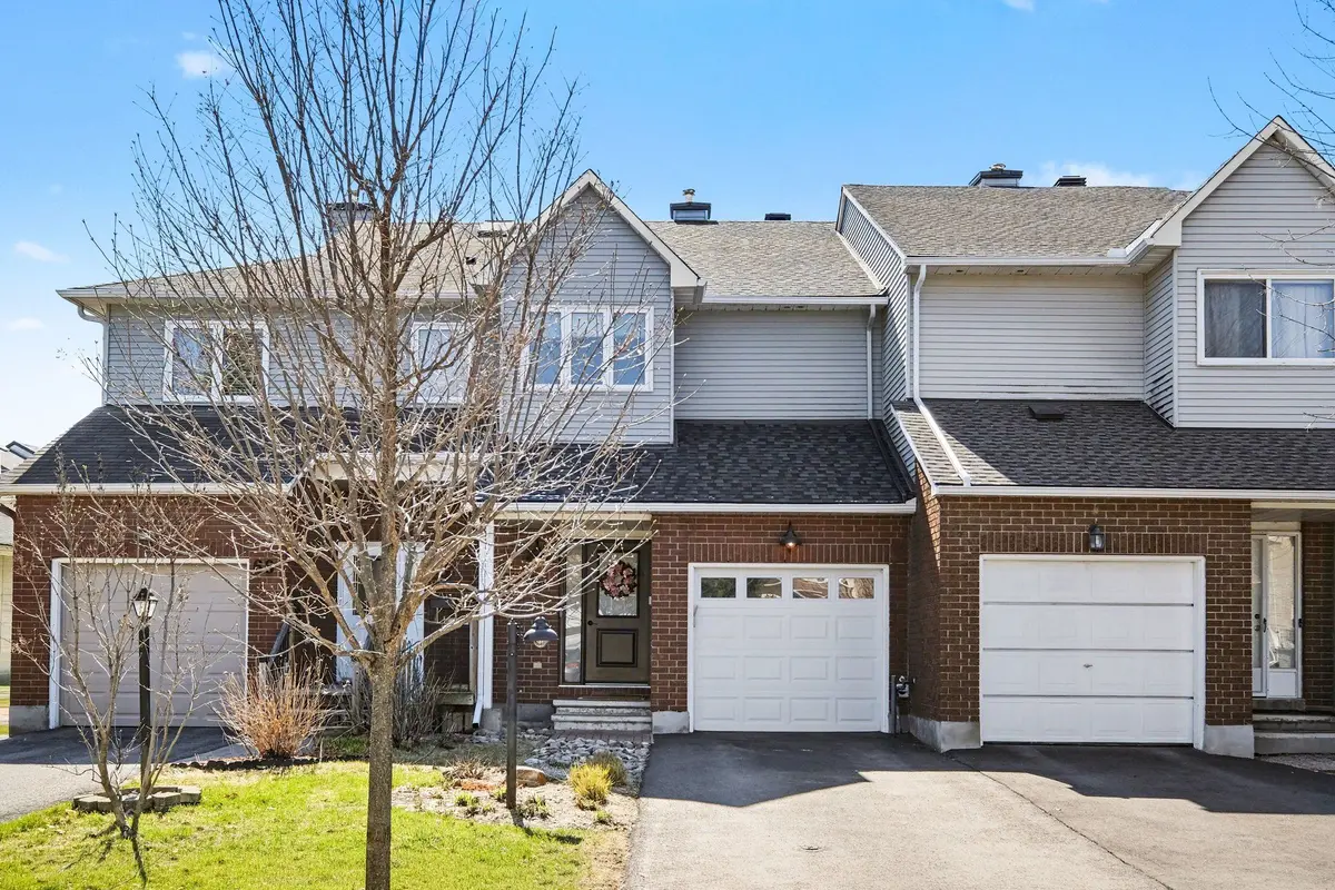 68 Houlahan ST, Barrhaven, ON K2J 3Y7