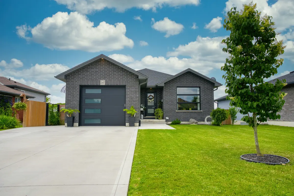 247 South ST S, Southwest Middlesex, ON N0L 1M0