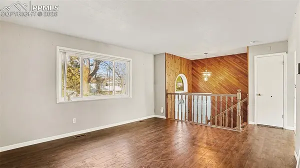 527 Syracuse ST, Colorado Springs, CO 80911