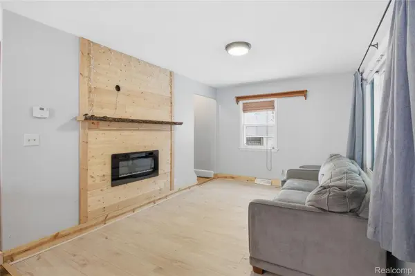 146 E Summit ST, Chelsea, MI 48118