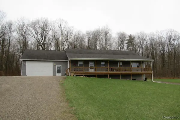 2800 Meadowdale RD, Lapeer Township, MI 48455