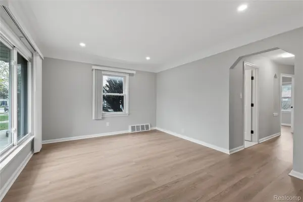 3323 Ellwood AVE, Royal Oak, MI 48073