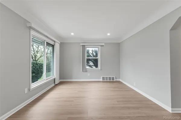 3323 Ellwood AVE, Royal Oak, MI 48073