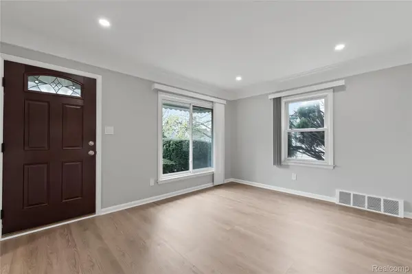 3323 Ellwood AVE, Royal Oak, MI 48073