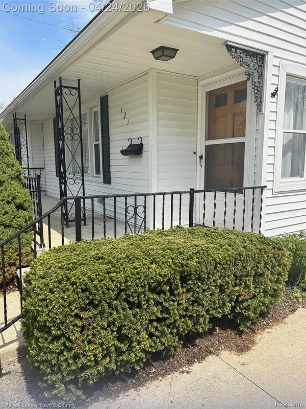 121 S Tompkins ST, Howell, MI 48843