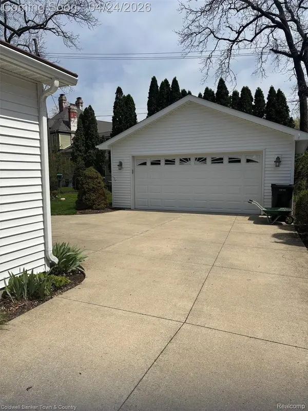 121 S Tompkins ST, Howell, MI 48843