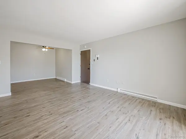 125 E Van Riper RD #5, Fowlerville Village, MI 48836