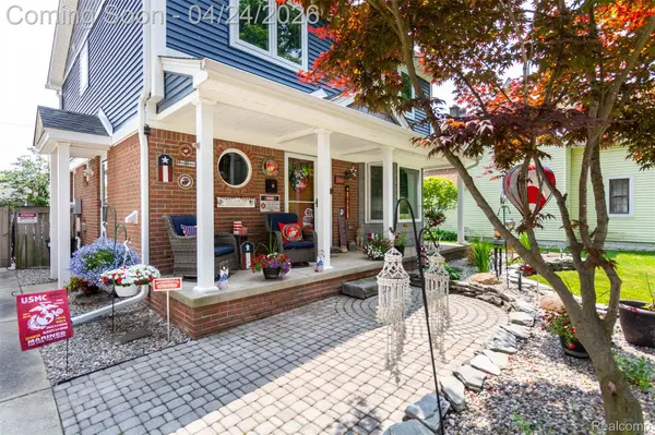 653 Chestnut ST, Wyandotte, MI 48192