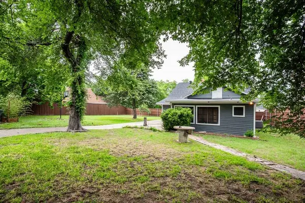 715 S Barnett Avenue, Dallas, TX 75211