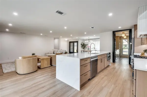 3895 Antigua Circle, Dallas, TX 75244