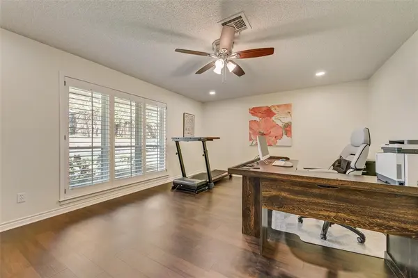 805 Crowley Road, Arlington, TX 76012