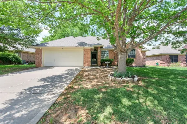1516 Clover Lane, Granbury, TX 76048