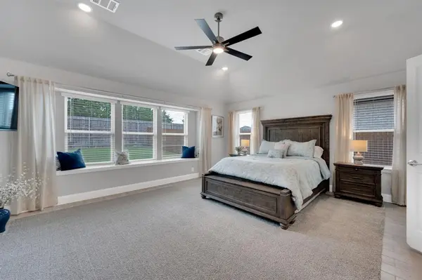 922 Cardinal Drive, Midlothian, TX 76065