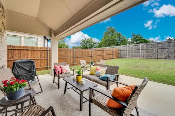 922 Cardinal Drive, Midlothian, TX 76065