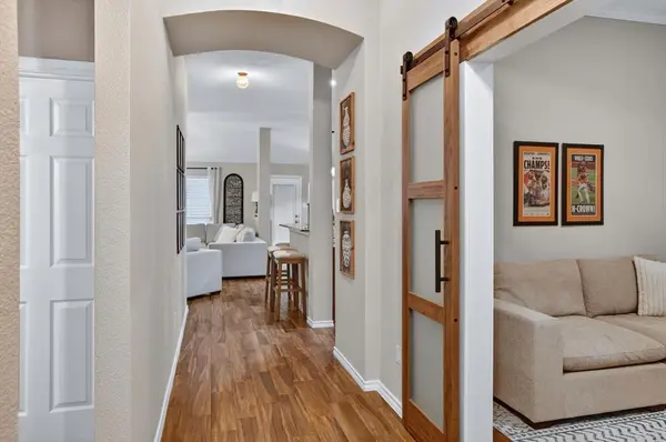 9122 Water Oak Drive, Arlington, TX 76002