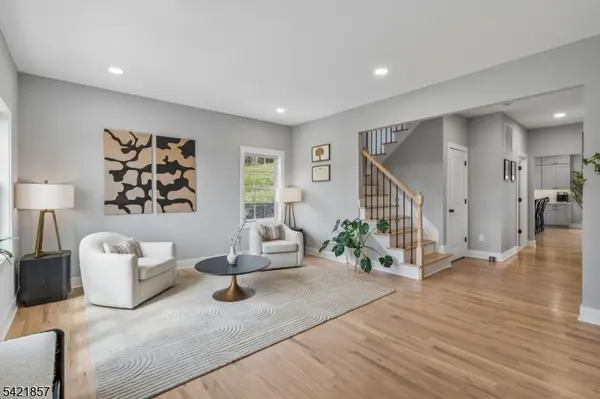 518-520 Cardinal Ln, Green Brook Twp., NJ 08812