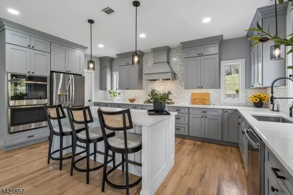 518-520 Cardinal Ln, Green Brook Twp., NJ 08812