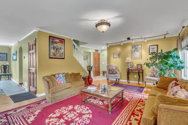 48 Blossom Rd, Hampton Boro, NJ 08827