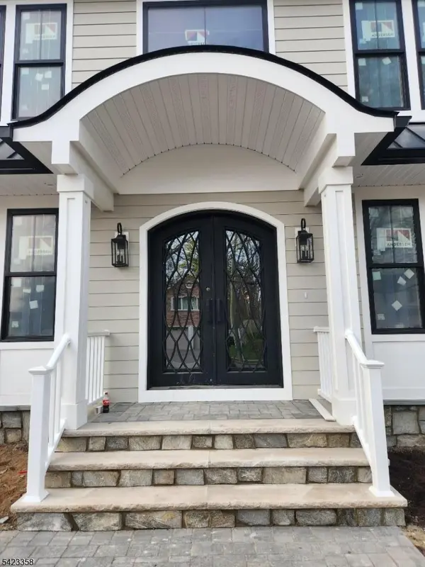 86 Azalea St, Paramus Boro, NJ 07652