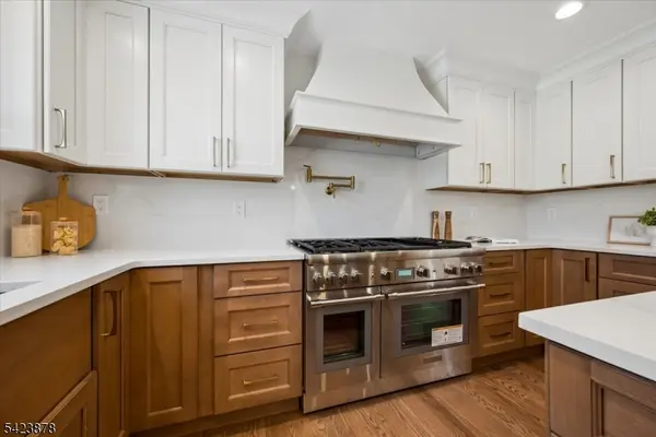 33 Hampton Rd, Chatham Twp., NJ 07928