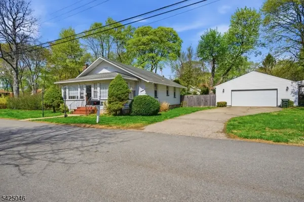 13 Stonewald Ct, Mount Olive Twp., NJ 07828