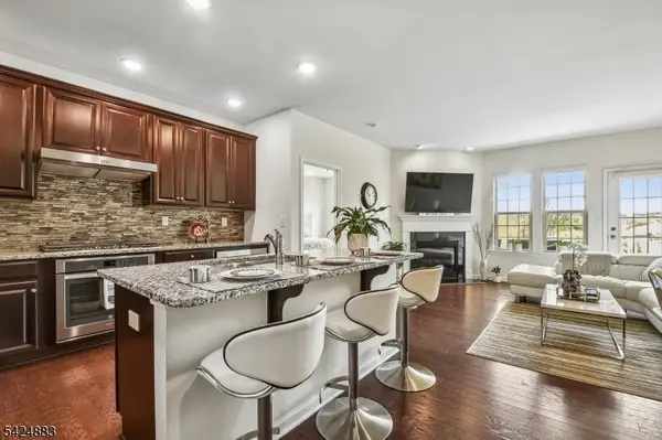 35 Albert Ct, Randolph Twp., NJ 07869