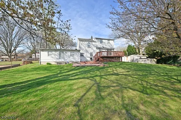 82 Arnot Pl, Paramus Boro, NJ 07652