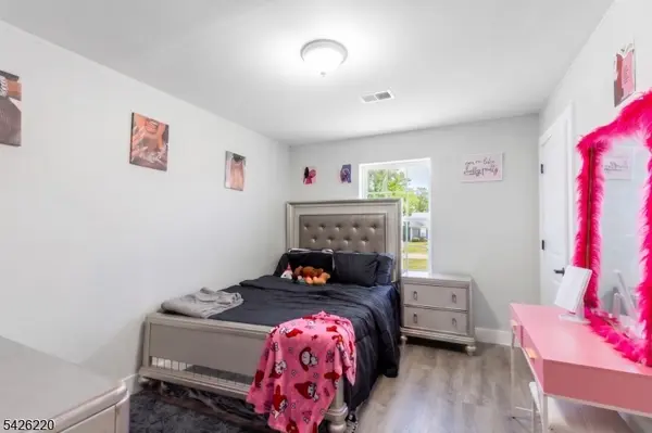 58 Park Ave, East Orange City, NJ 07017