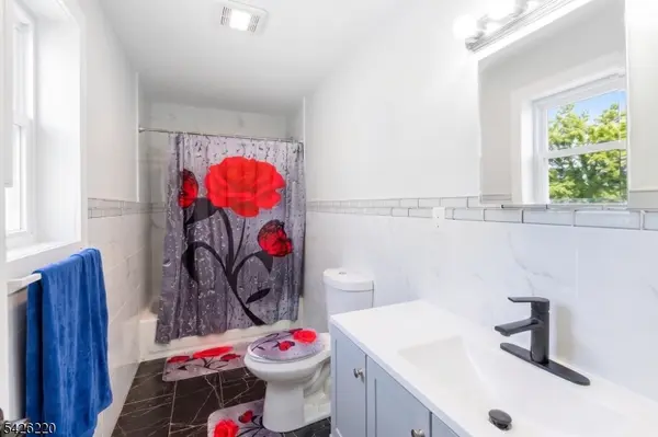 58 Park Ave, East Orange City, NJ 07017