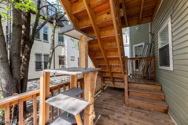 58 Park Ave, East Orange City, NJ 07017