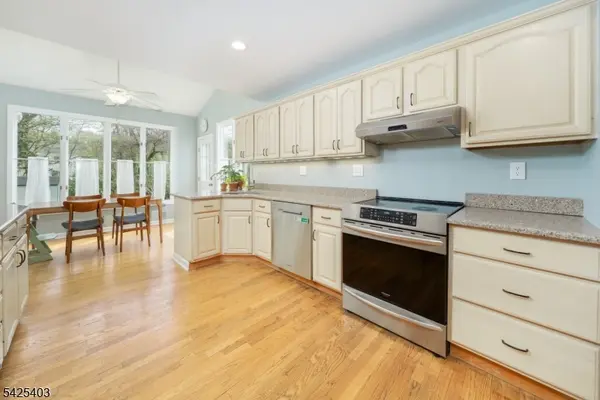 120 Brookside Dr, New Providence Boro, NJ 07974