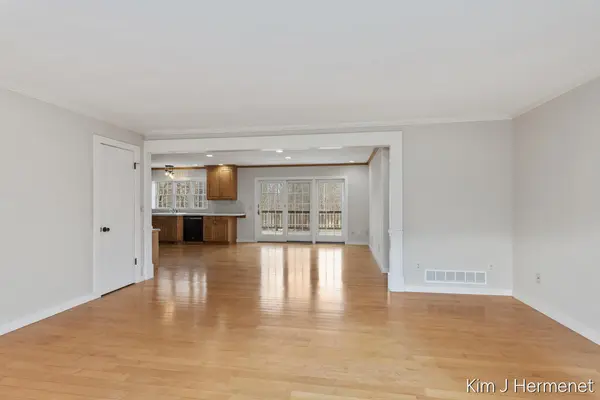 7544 Thornapple River DR SE, Caledonia Twp, MI 49316