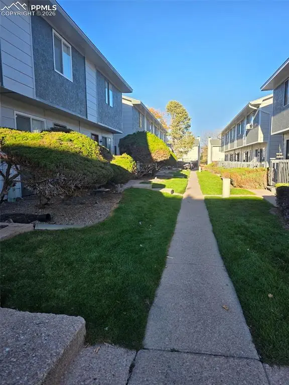 30 Murray Heights DR, Colorado Springs, CO 80916