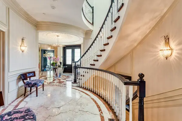 92 South DR, Toronto C09, ON M4W 1R6