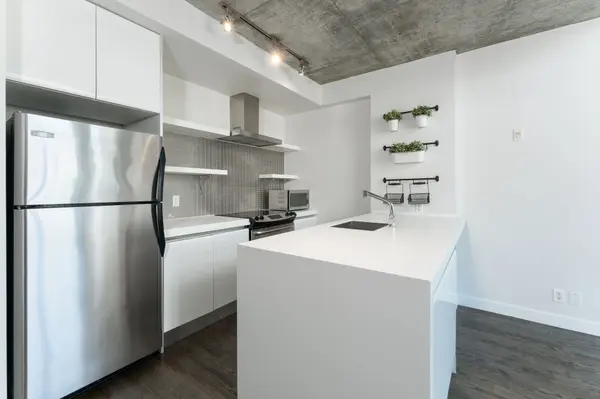 75 Portland ST #901, Toronto C01, ON M5V 2M9