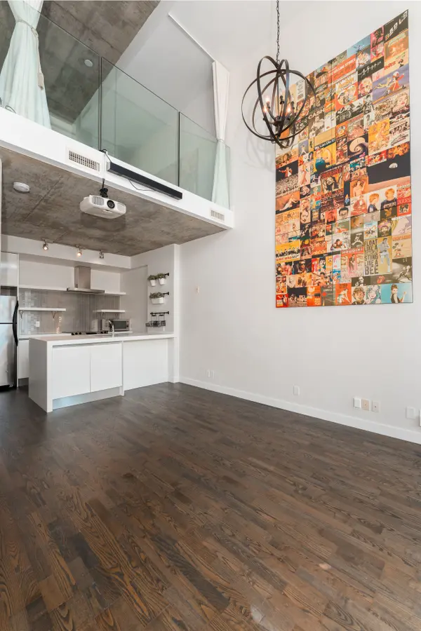 75 Portland ST #901, Toronto C01, ON M5V 2M9