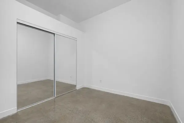 569 King ST #301, Toronto C08, ON M5A 1M5