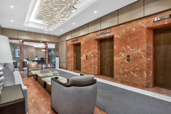 175 Cumberland ST #2207, Toronto C02, ON M5R 3M9