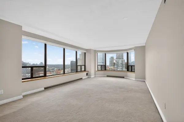 175 Cumberland ST #2207, Toronto C02, ON M5R 3M9