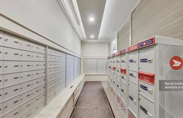 35 Saranac BLVD #525, Toronto C04, ON M6A 2G5