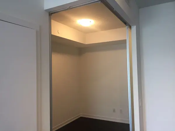 87 Peter ST #1810, Toronto C01, ON M5V 0P1