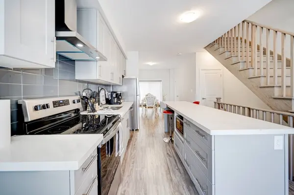 1649 Pleasure Valley PATH, Oshawa, ON L1G 0E3