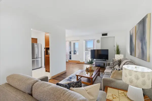 39 Kimbercroft CT #519, Toronto E07, ON M1S 5B5