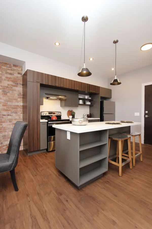 14 1/2 King ST E #201, Oshawa, ON L1H 1A9