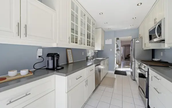 579 Cobblehill DR, Oshawa, ON L1K 1Y6