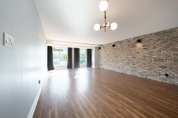 399 South Park RD #303, Markham, ON L3T 0B8