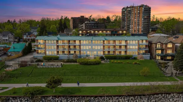 21 Kempenfelt DR #304,  Barrie,  ON L4M 1B8